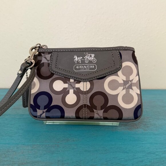 Coach Signature Madison Clover Wristlet With Leather Strap & Zip Closure - Picture 2 of 8